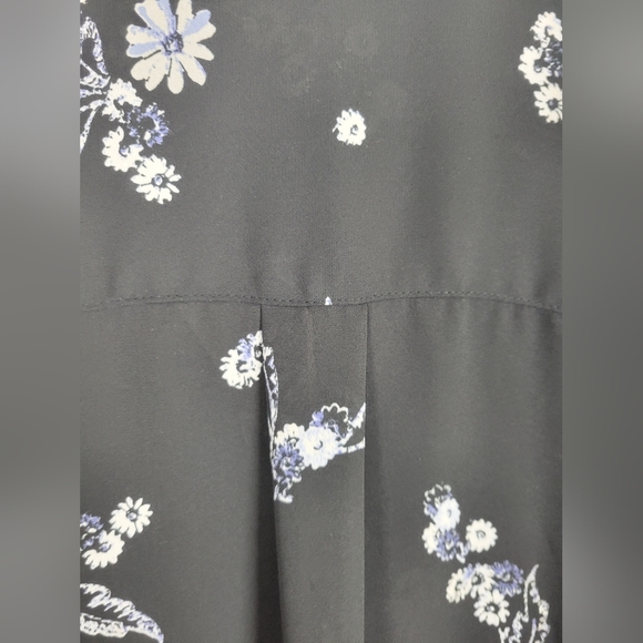 NWOT! Who What Wear - Long Sleeve Floral Black Ruffle Plus Size Blouse Size: 2X - Picture 10 of 13